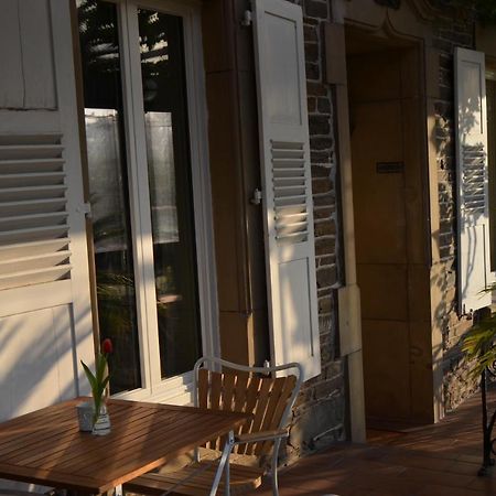 Weingut Erbes-Henn Hotell Ürzig Exteriör bild