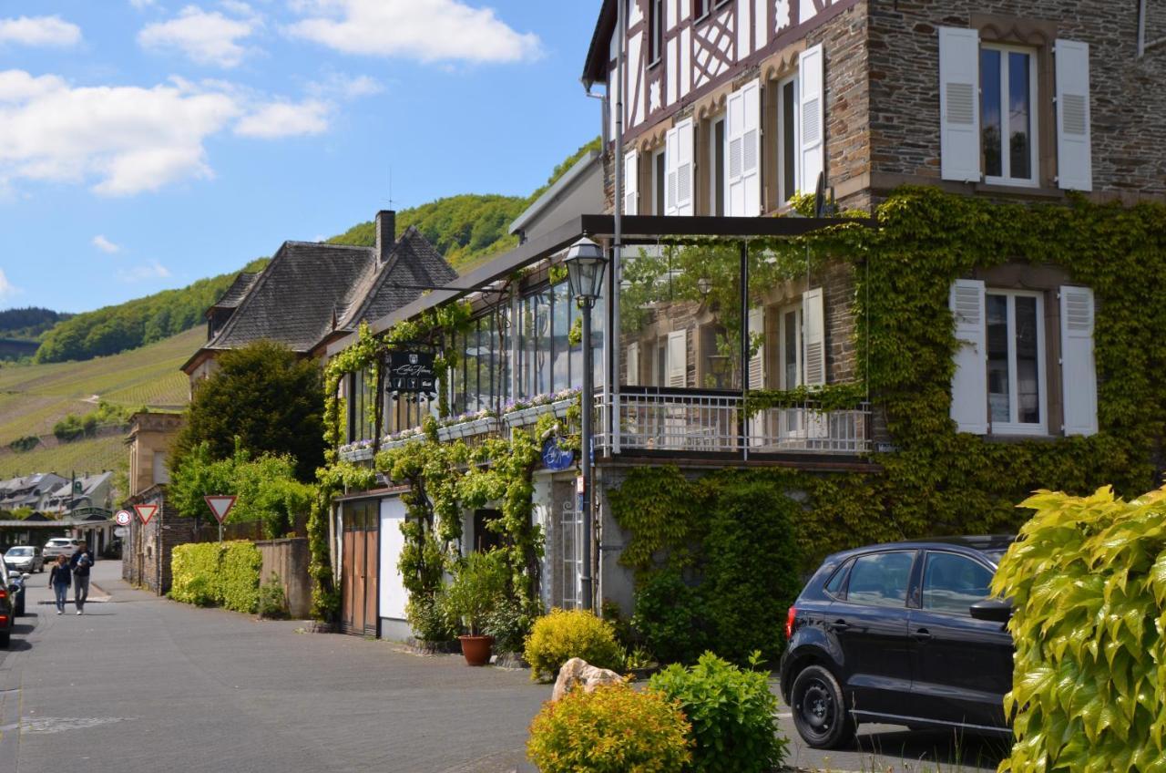 Weingut Erbes-Henn Hotell Ürzig Exteriör bild