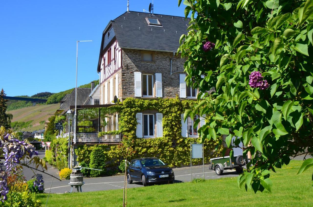 Weingut Erbes-Henn Hotell Ürzig Exteriör bild